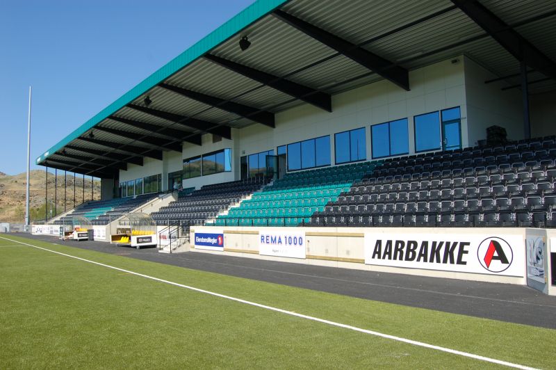 Fil:Ålgård stadion 2014 03.JPG